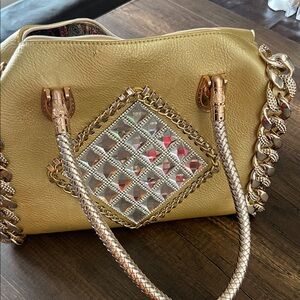 Chic Gold Women's Shoulder Bag with Chain Detail